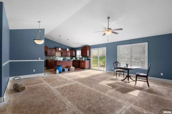 Le Claire, IA 52753,10 OAKLEY DR