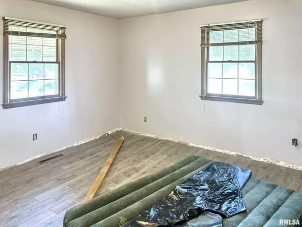 West Frankfort, IL 62896,900 E 4TH ST