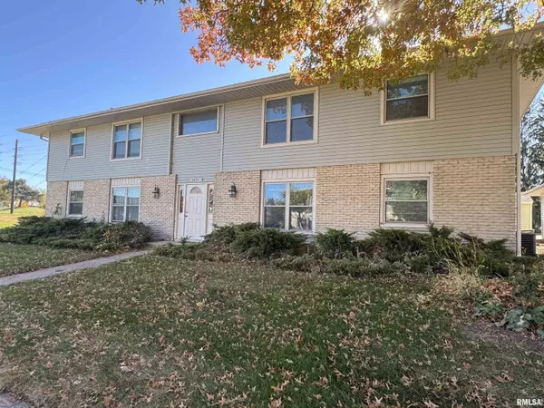 3475 WINSTON DR #3, Bettendorf, IA 52722