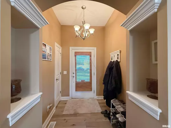 East Moline, IL 61244,4222 3RD Street A