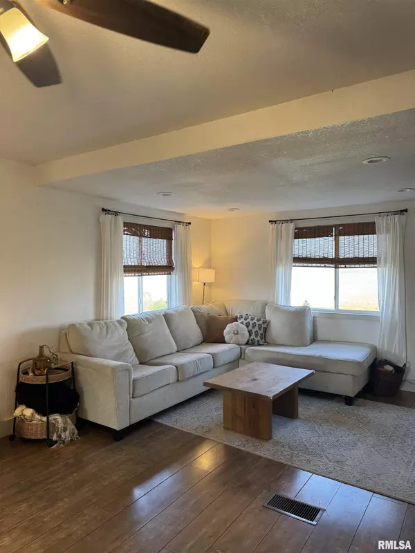 Fulton, IL 61252,16379 N Sand RD