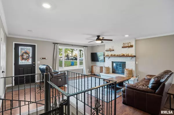 Long Grove, IA 52756,205 W OAK ST