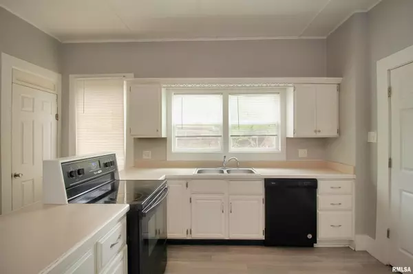 Davenport, IA 52802,817 MARQUETTE ST