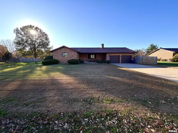 206 Daras DR, Carmi, IL 62821