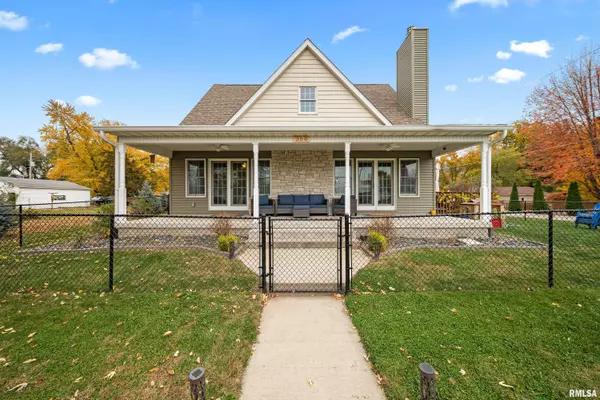 300 2ND AVE, Hampton, IL 61256