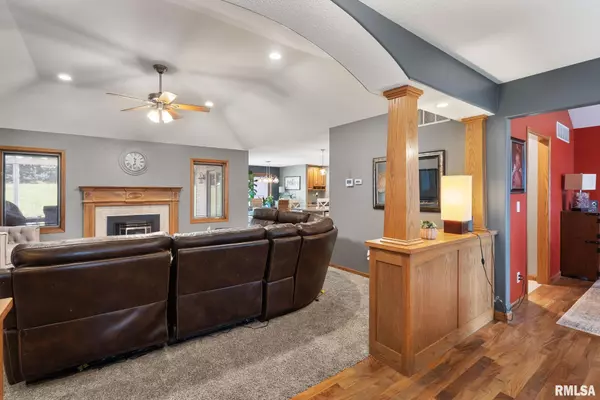 Eldridge, IA 52748,18 NICHOLAS CT