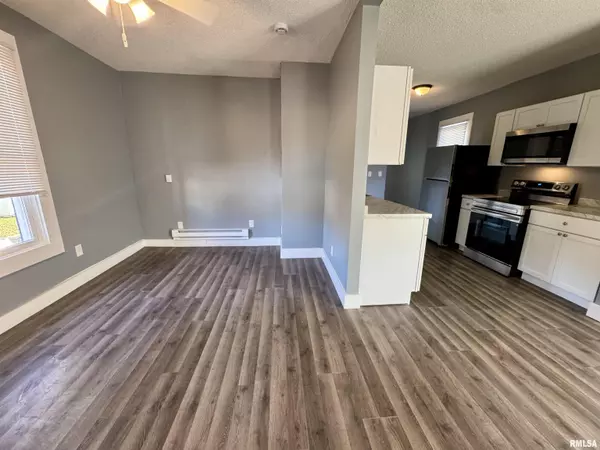 Davenport, IA 52802,627 1/2 N DIVISION ST