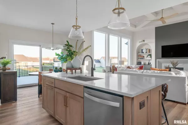 Bettendorf, IA 52722,5167 LAKESIDE CT