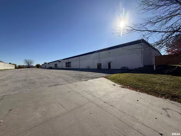 8201 W 42ND ST, Rock Island, IL 61201