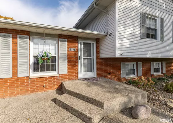 Woodhull, IL 61490,592 LAKE DR