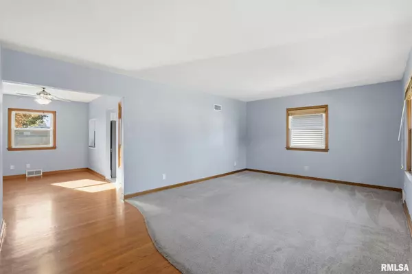 Davenport, IA 52803,2429 E CENTRAL PARK AVE