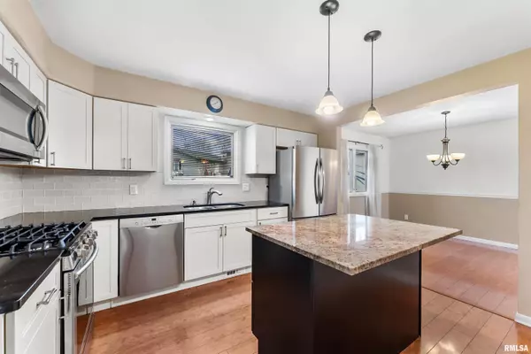 Bettendorf, IA 52722,2326 KINGSWAY DR