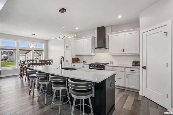 Davenport, IA 52807,6152 BELLE CT