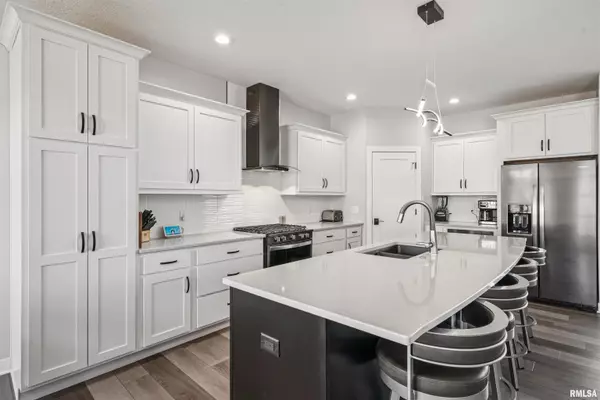 Davenport, IA 52807,6152 BELLE CT