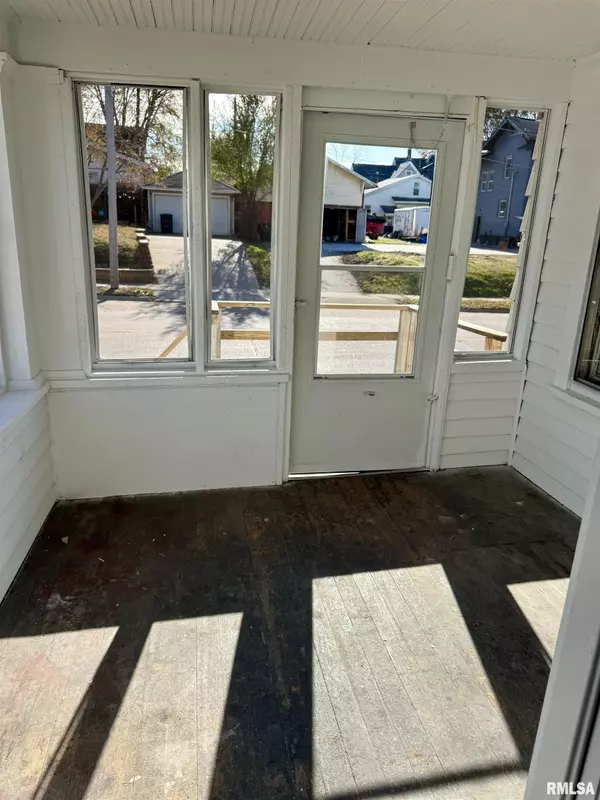 Rock Island, IL 61201,1215 18TH AVE