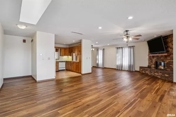 Moline, IL 61265,5311 38TH AVE #10