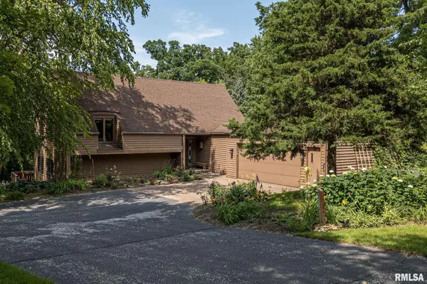 28018 230TH ST, Le Claire, IA 52753