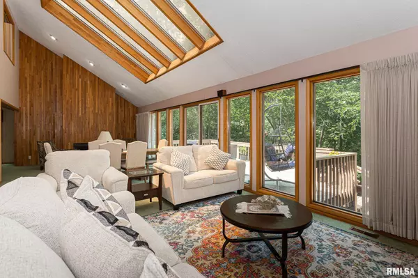 Le Claire, IA 52753,28018 230TH ST