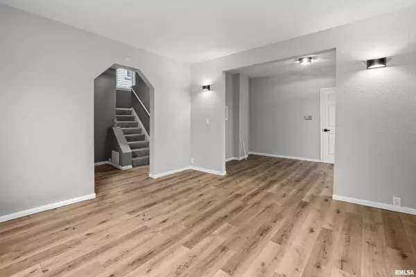 Davenport, IA 52804,734 W 17TH ST