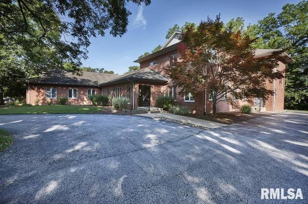 824 17TH ST, Moline, IL 61265