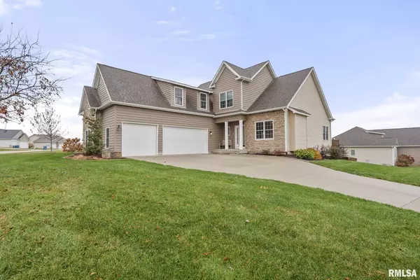 27 Blackstone CIR, Le Claire, IA 52753