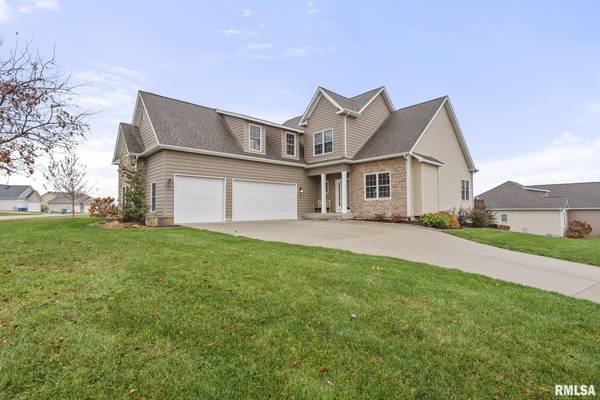 27 Blackstone CIR, Le Claire, IA 52753