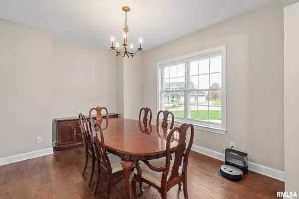 Le Claire, IA 52753,27 Blackstone CIR