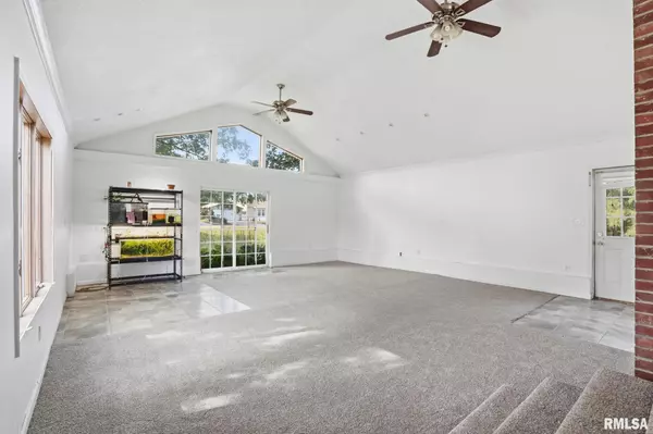 East Moline, IL 61244,1011 36TH AVE