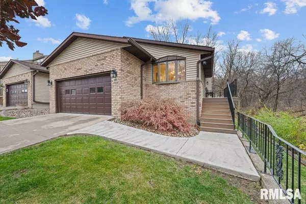 East Moline, IL 61244,880 47TH AVE #2