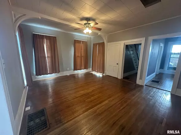 Miles, IA 52064,323 LINCOLN ST