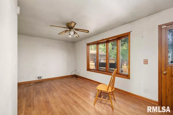 Davenport, IA 52806,6127 FAIR AVE