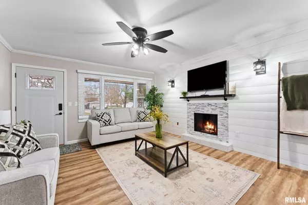 Colona, IL 61241,5924 Dayton Corner B ST