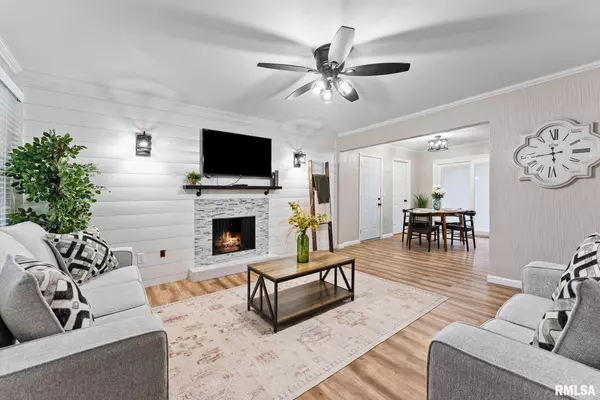 Colona, IL 61241,5924 Dayton Corner B ST