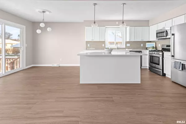 Moline, IL 61265,5302 16TH AVE