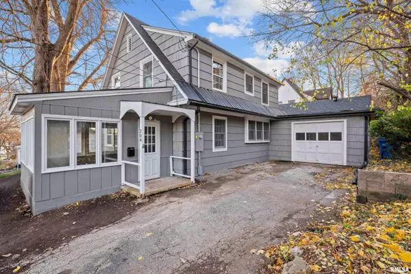 Bettendorf, IA 52722,204 GREENWOOD AVE