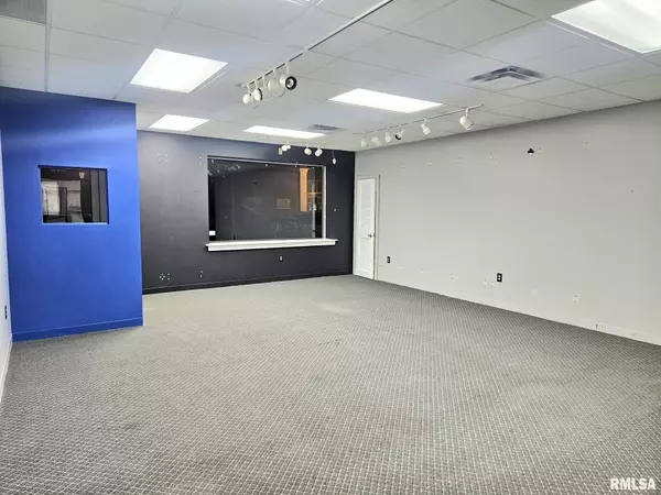 Wilton, IA 52778,123 & 125 W 4TH ST