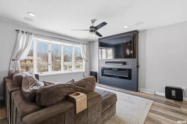 Bettendorf, IA 52722,3880 TANGLEFOOT CT