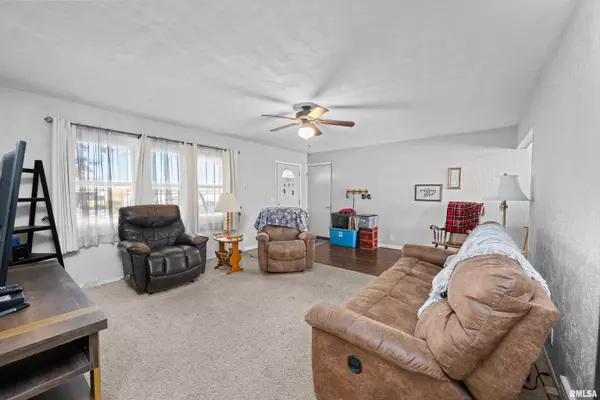 De Witt, IA 52742,201 12TH ST