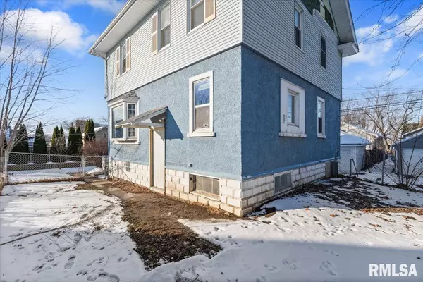 Davenport, IA 52803,2111 MISSISSIPPI AVE