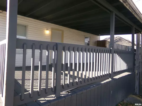 West Frankfort, IL 62896,402 N Cochran ST