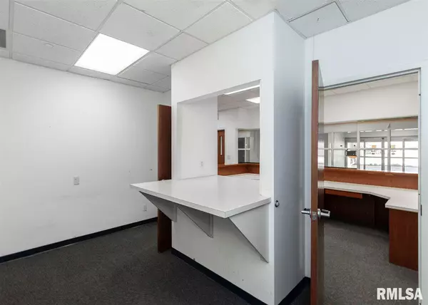 East Moline, IL 61244,465 AVENUE OF THE CITIES AVE #110