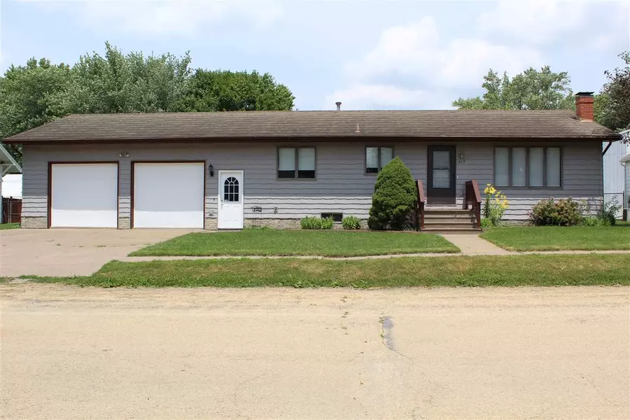 412 JACKSON BLVD, Goose Lake, IA 52750