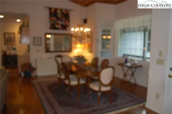 Newland, NC 28657,165 Rhododendron LOOP