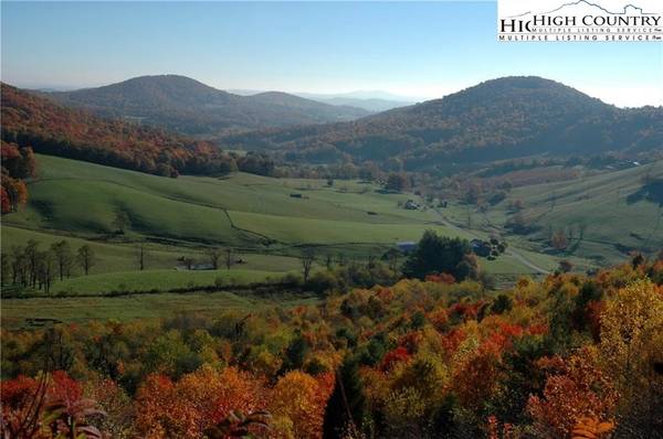 55 Twin Oaks BLVD, Sparta, NC 28675
