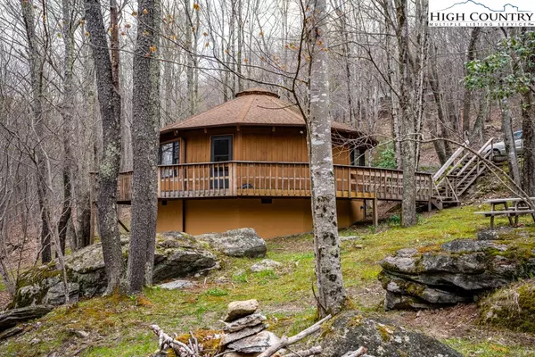 124 Columbine LN, Beech Mountain, NC 28604