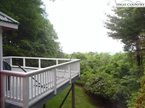 Roaring Gap, NC 28668,517 Ridge RD