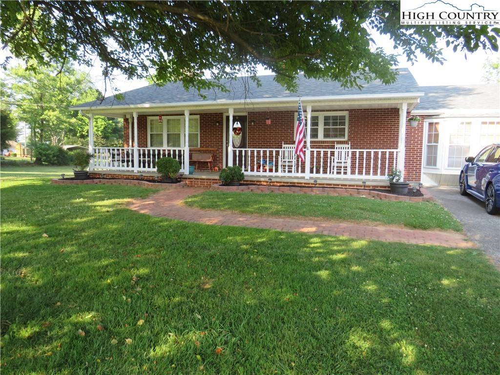 102 Edmonds, RD, Ennice, NC 28623