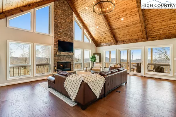 94 Silver Fox RDG,  Beech Mountain,  NC 28604