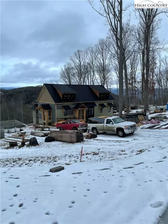 Crumpler, NC 28617,363 Autumn Leaf WAY