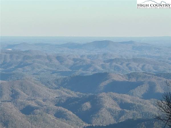 24 Hermitage LN, Blowing Rock, NC 28605